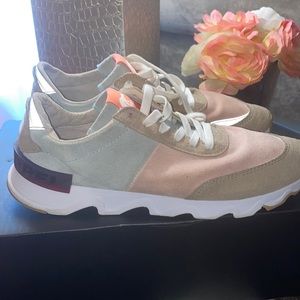 🌸Sorel Kinetic sneakers🌸
